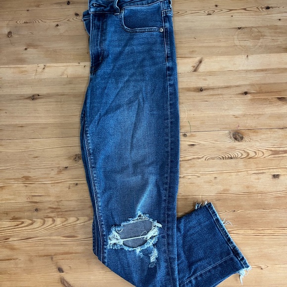 American Eagle Blue High Rise Jeans with Distressed Knee - Picture 1 of 2